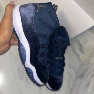 Jordan 11s Midnight Navy WMNS